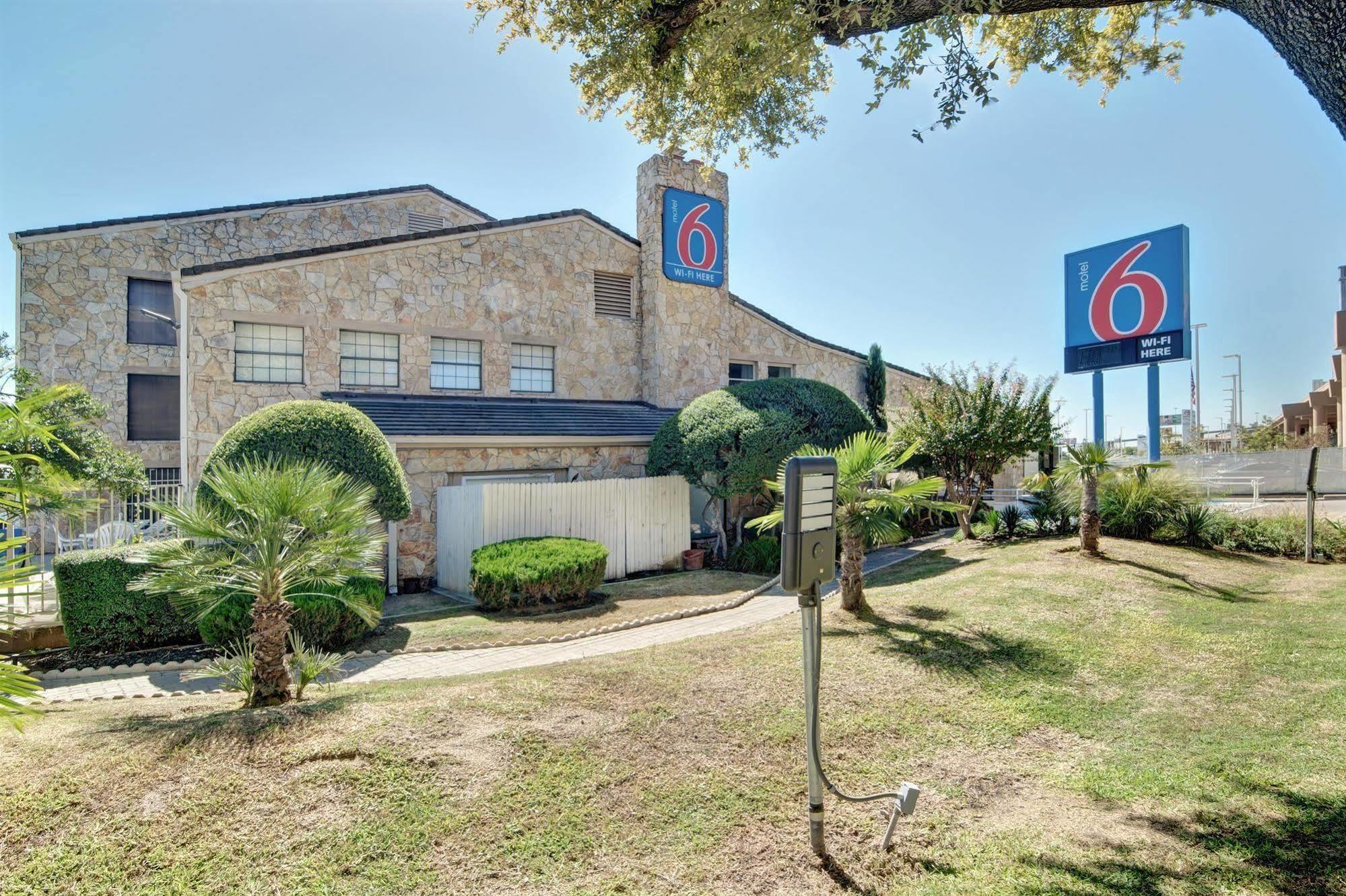 Motel 6-Dallas, Tx - Forest Lane ภายนอก รูปภาพ